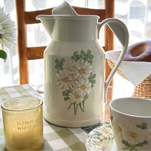 🌴Sweet Vintage Metlox Poppytrail Sculptured Daisy 64 oz Pitcher